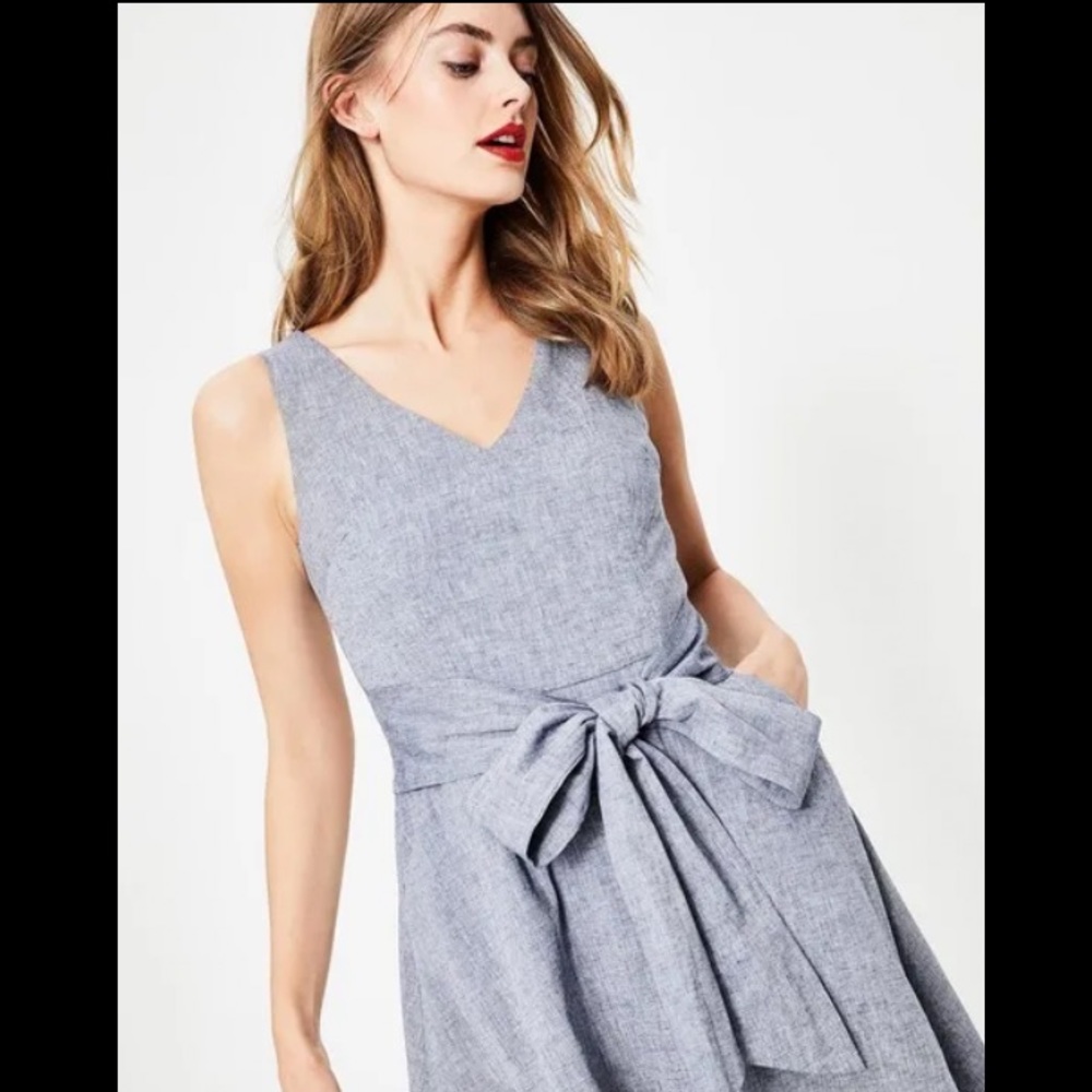 Elegant Blue Sleeveless Dress - Picture 4 of 9